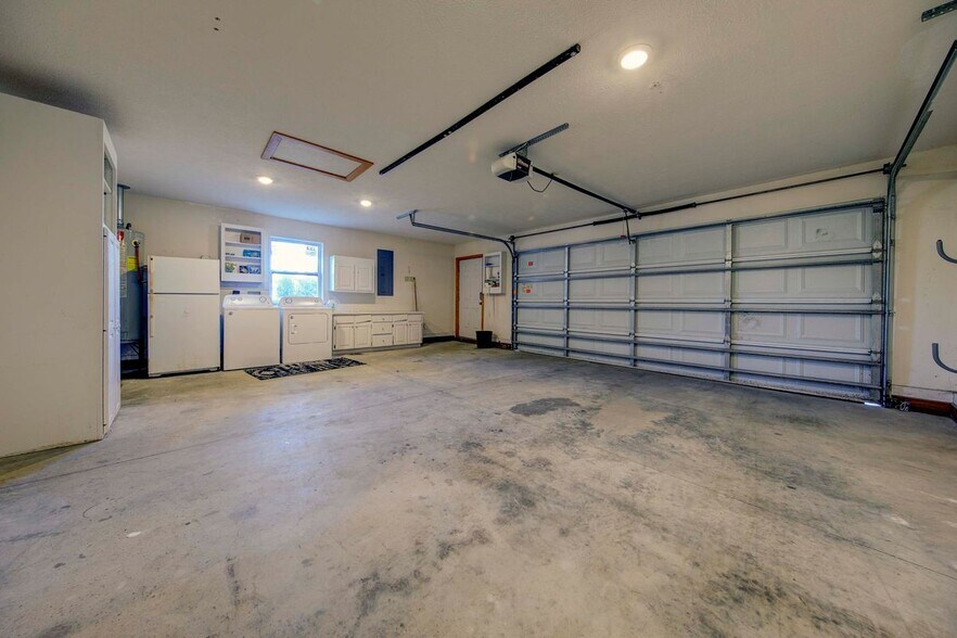 Building Photo - 1007 Cypress Ave