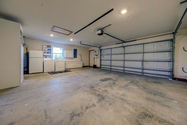Building Photo - 1007 Cypress Ave