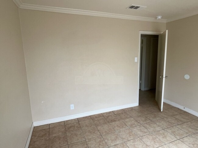 Building Photo - 2407 Buttercup Cir