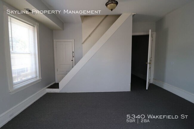 Building Photo - Beautiful Updated 5 Bedroom House