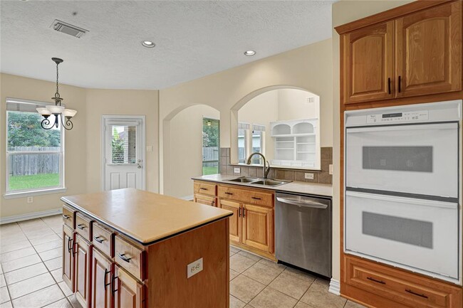 Building Photo - 2416 Spoonbill Dr