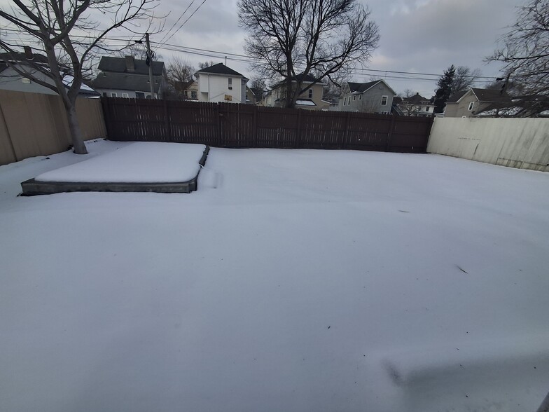 Building Photo - 28 Western Ave