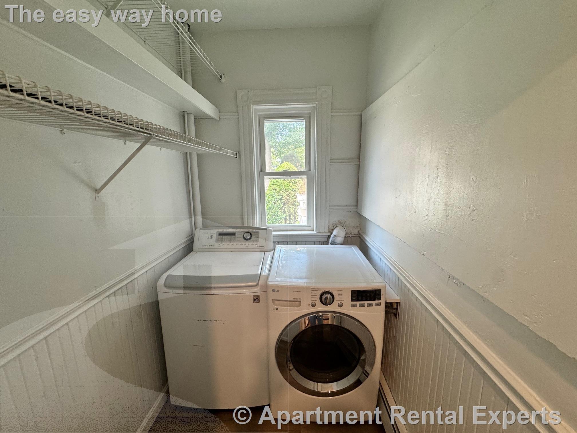 Building Photo - 136 Sharon St