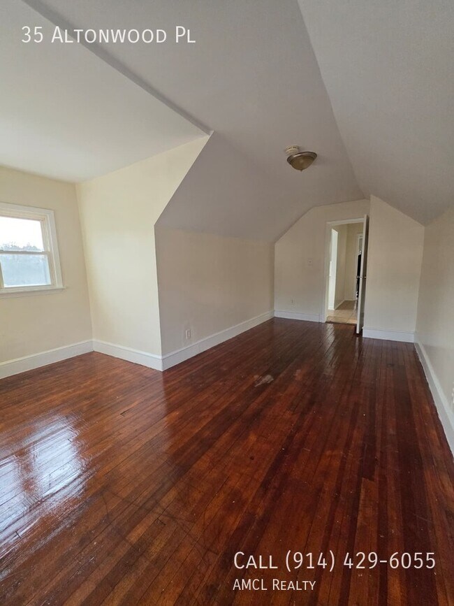 Building Photo - 35 Altonwood Pl