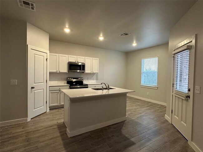 Building Photo - 18060 Lantana Lp