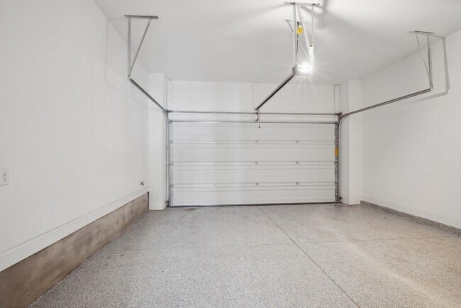 Building Photo - 704 Stickley Oak Way