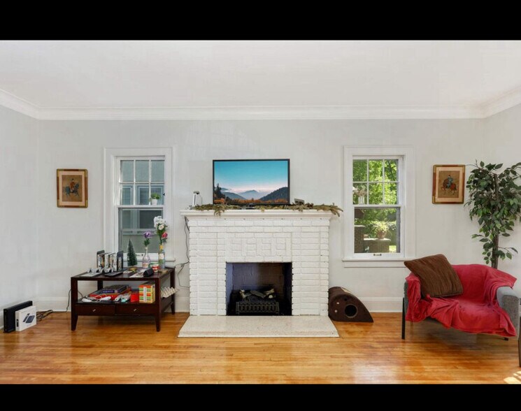 Building Photo - 1121 Goodrich Ave