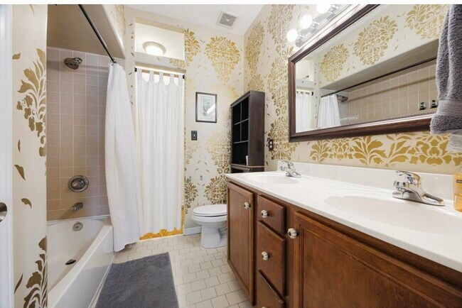 Building Photo - 2065 Peabody Ave