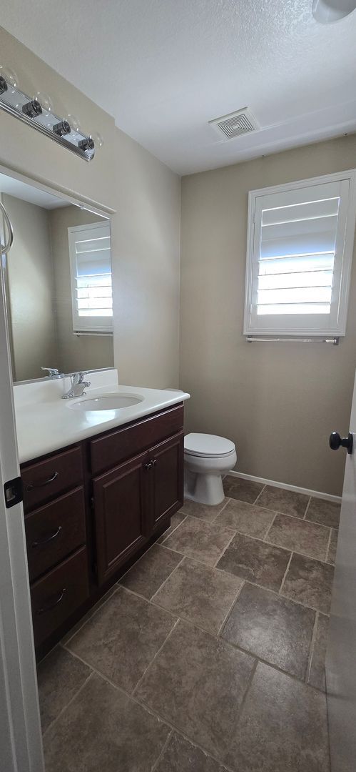 Building Photo - Pristine Chapman Heights Home on Golf Course!