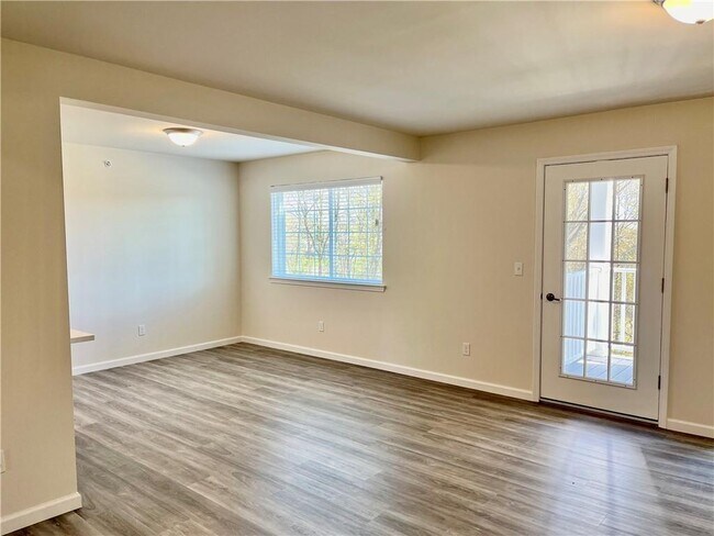 Building Photo - 206 Golf Links Rd