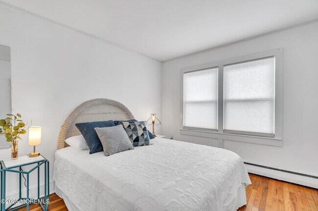 Building Photo - 1227 Bay Ave