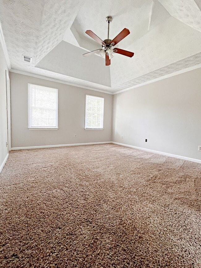 Building Photo - Beautiful 3 Bedroom Home