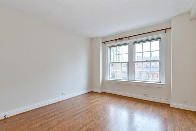 Building Photo - 534 Beacon St