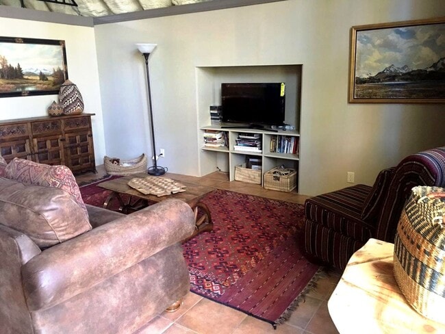Building Photo - Furnished Home on Spoon Lake