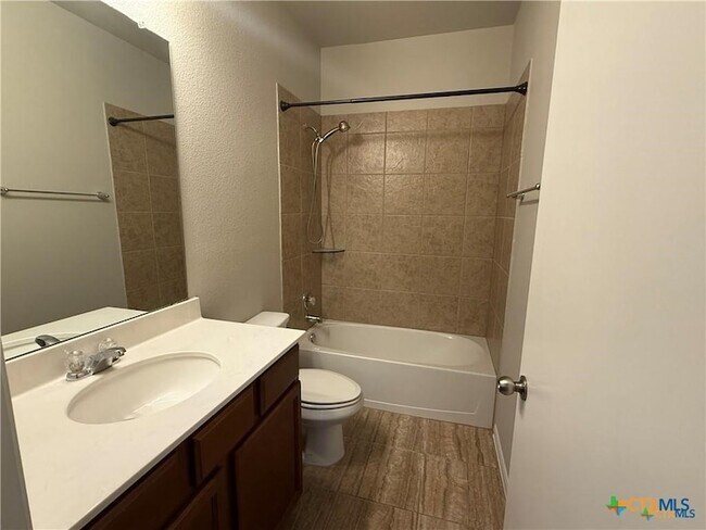 Building Photo - 1214 Jamestown Dr