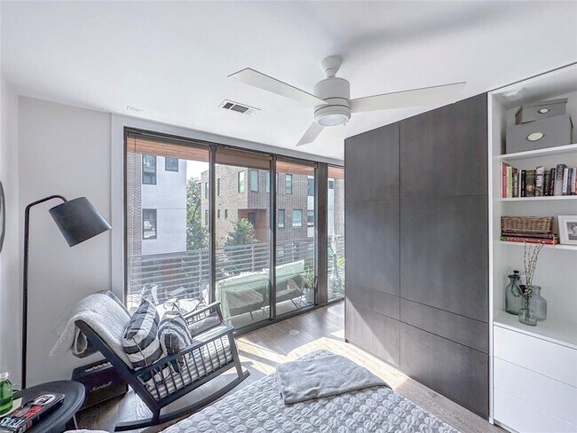 Building Photo - 900 S 1st St