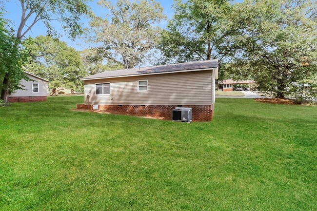 Building Photo - 111 Camellia Cir