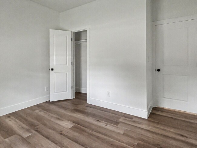 Building Photo - Modern 3-Bedroom Home Near Downtown