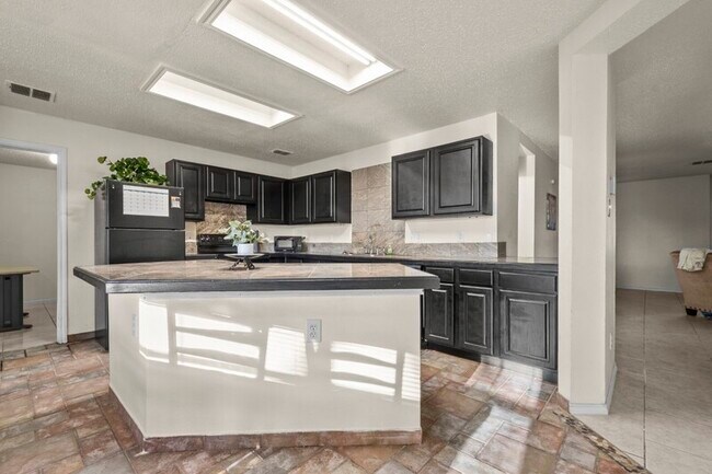 Building Photo - 2105 Capstan Dr