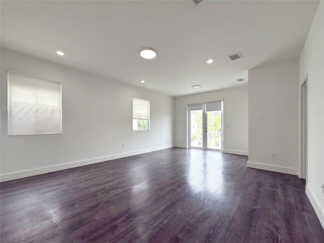 Building Photo - 10423 NW 70th Ln