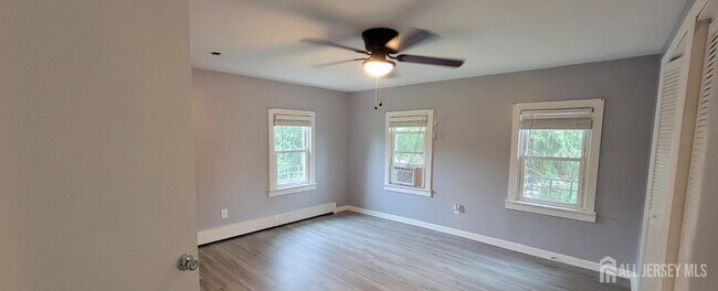 Building Photo - 472 Buckelew Ave