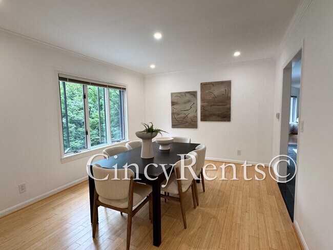 Building Photo - 7716 Creekwood Ln