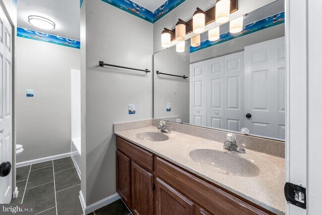 Building Photo - 5285 Stowe Ln