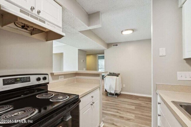 Building Photo - 10200 Belle Rive Blvd