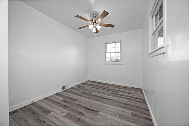 Building Photo - 2001 New Glendale Rd