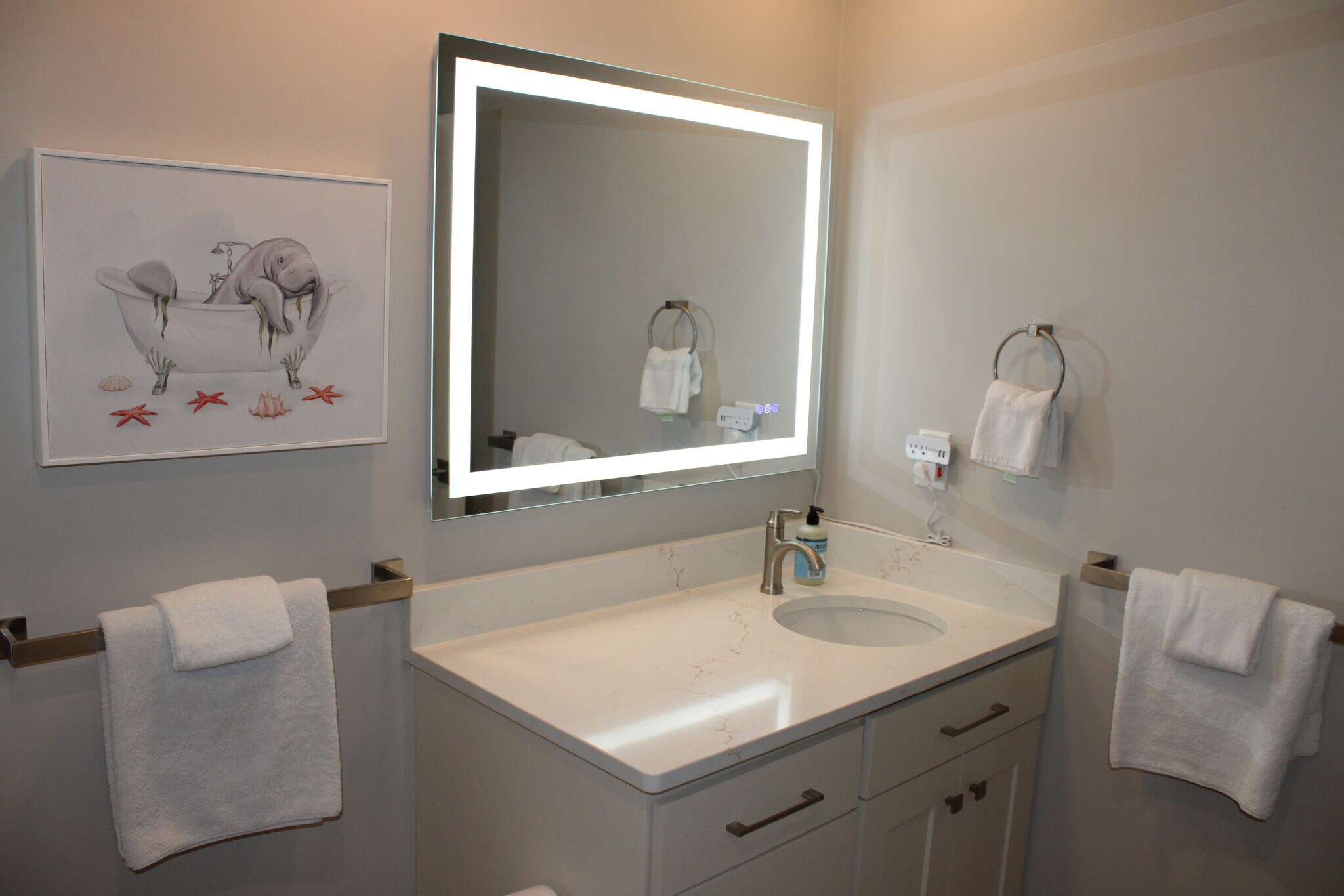 Building Photo - 229 Palm Is NW