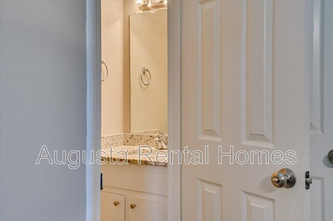 Building Photo - 142 Chalet N Blvd