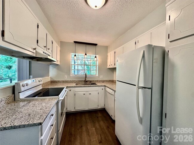 Building Photo - 2638 Park Rd