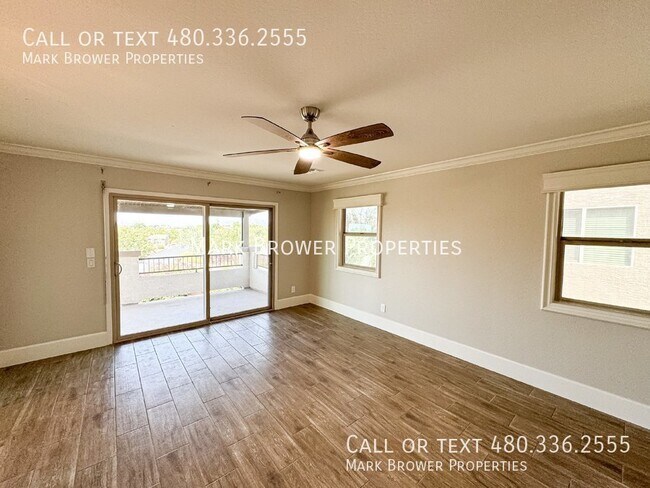 Building Photo - 1042 W Oleander Ave