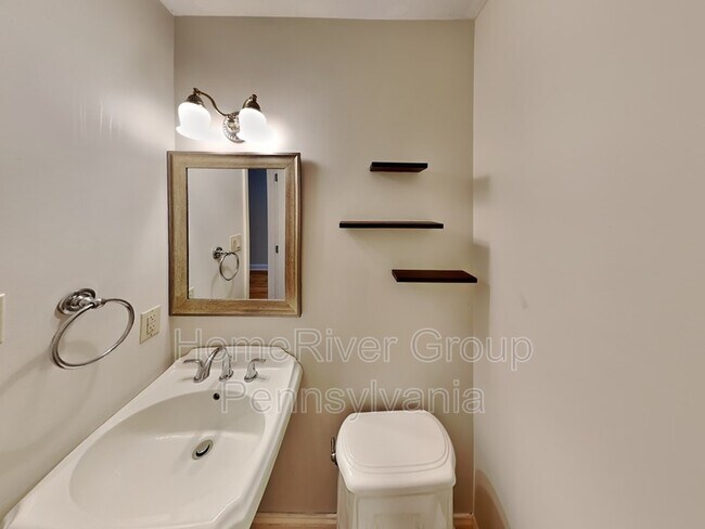 Building Photo - 31 Brucewood Dr