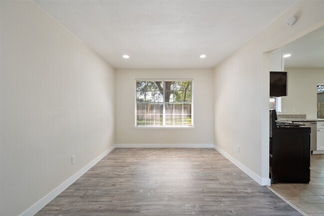 Building Photo - 5410 Forest Trails Dr