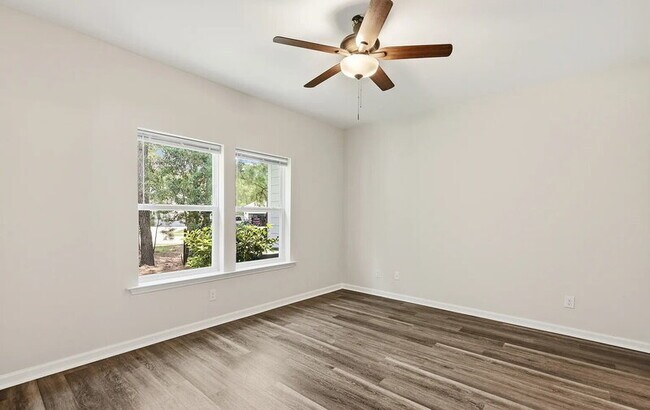 Building Photo - 99 Small Pine Ln