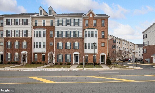 Building Photo - 43881 Centergate Dr