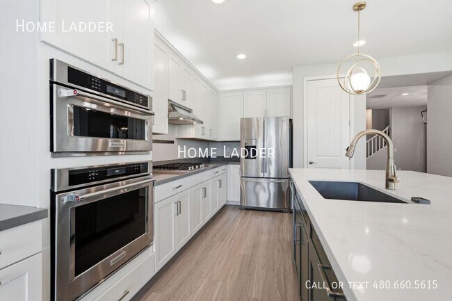 Building Photo - 9504 E Theia Dr