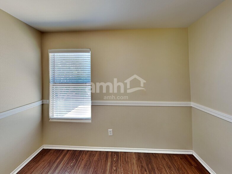 Building Photo - 12883 W Cambridge Ave