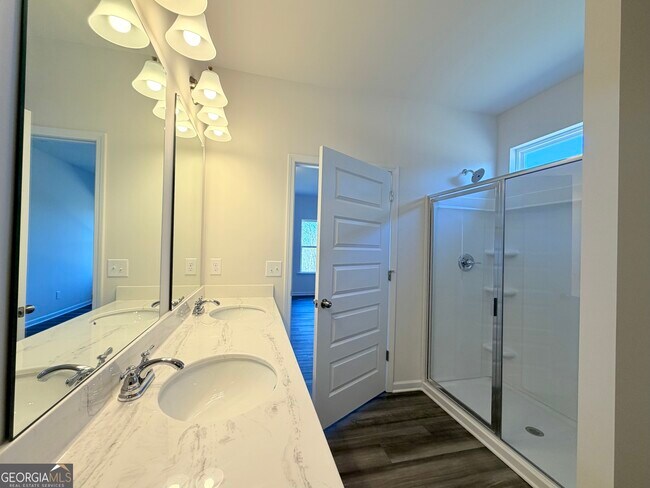 Building Photo - 824 Kensington St