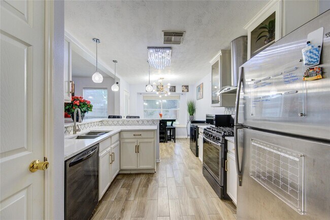 Building Photo - 19334 Strathmore Pl Ln