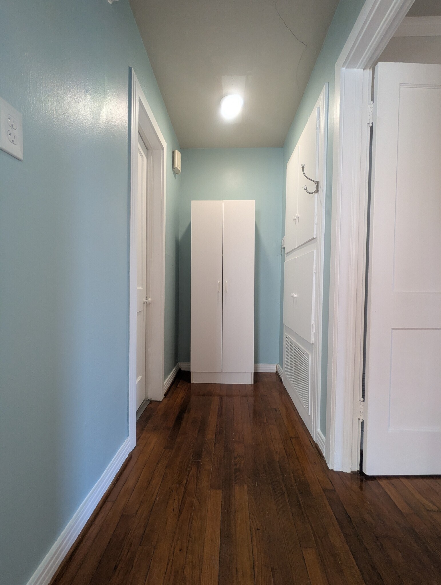 Hallway - 900 McCormick St