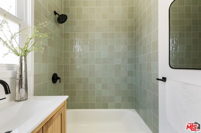 Building Photo - 5847 1/2 Ernest Ave