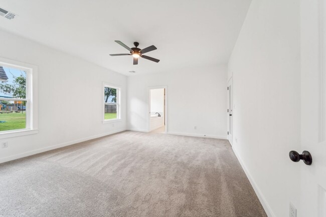 Building Photo - Spacious Home Minutes from Aspen Creek Elementary & Elam Park!