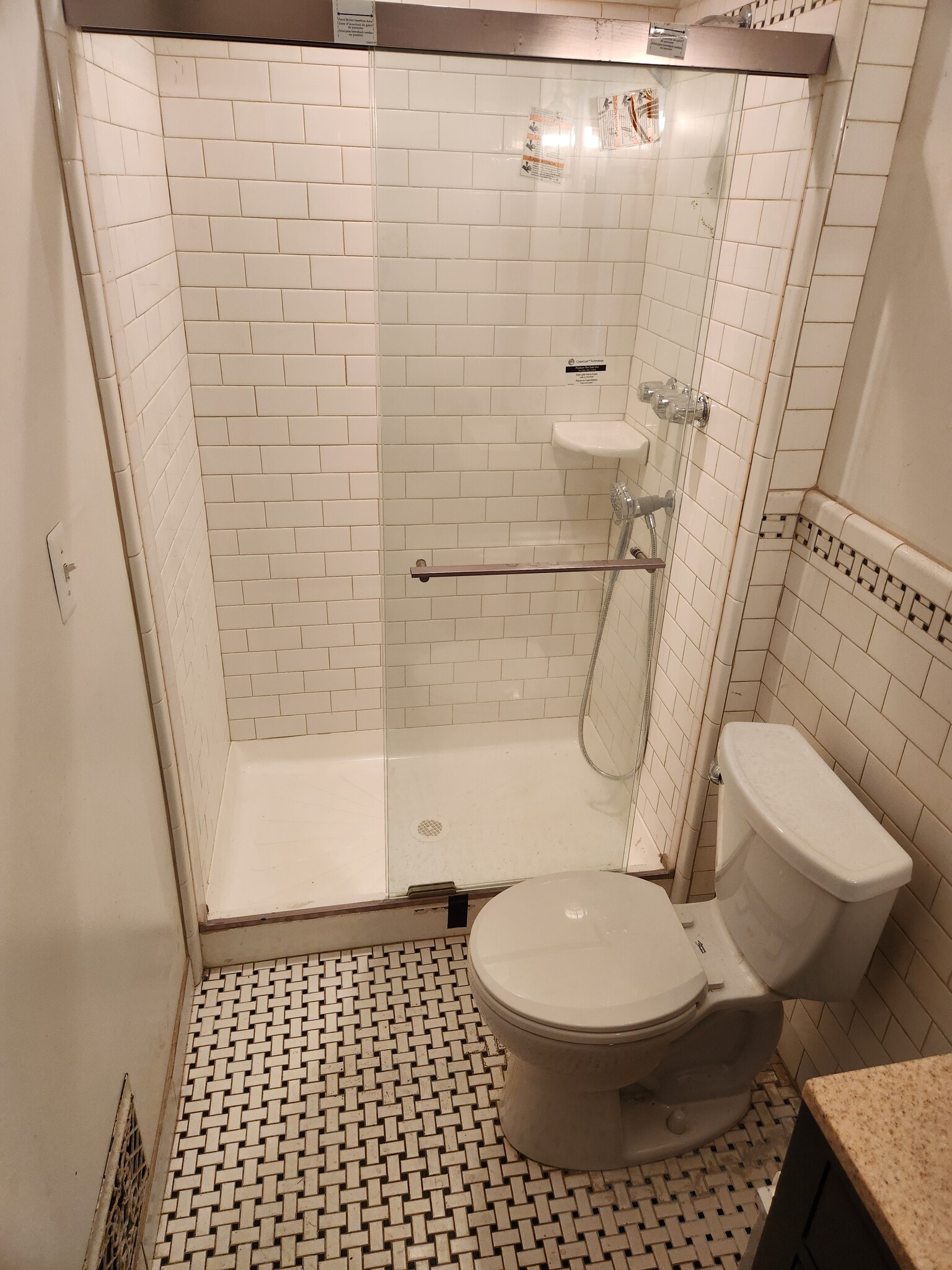 Downstairs Bath - 389 W Grand Blvd