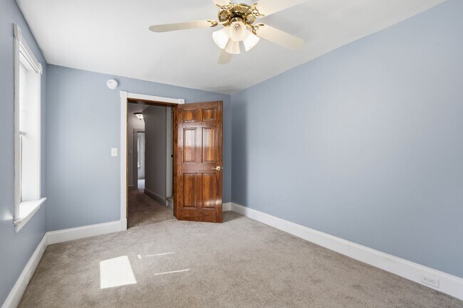 Building Photo - Beautiful 3BR 1.5 Townhouse in North East Lancaster City!