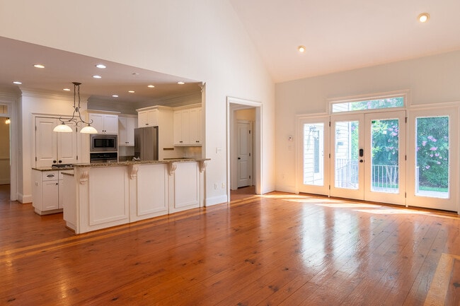 Building Photo - 202 Lagoon Dr