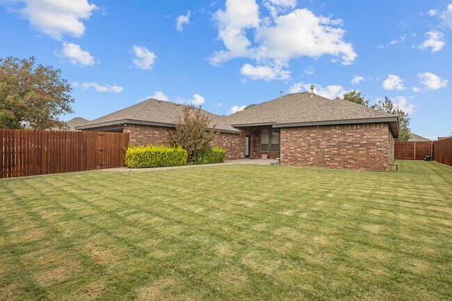 Building Photo - 5903 Sabine Dr