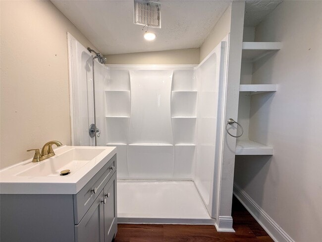 Building Photo - 6009 Jerrycrest Dr