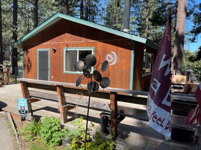 Primary Photo - Charming pet friendly home available for a...